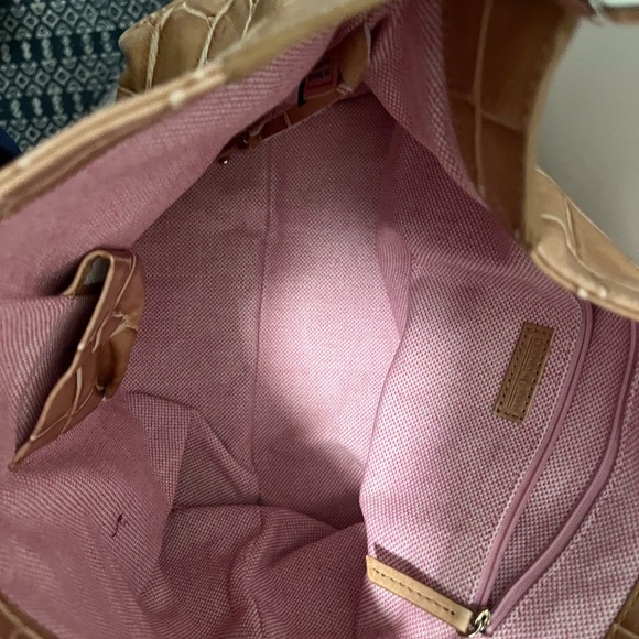 Dooney and Bourke Croco Embossed Leather Handbag GUC - Picture 3 of 5